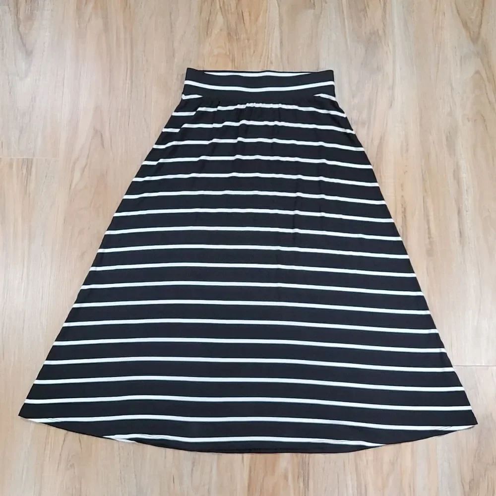 💜Cherokee Black & White Striped Stretchy Maxi Skirt Large